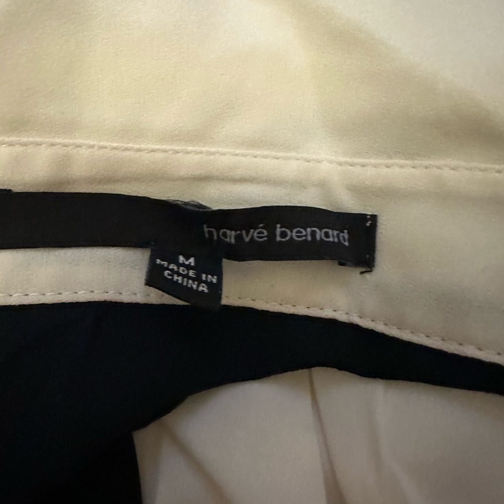 Button down blouse. Medium. - Picture 3 of 4